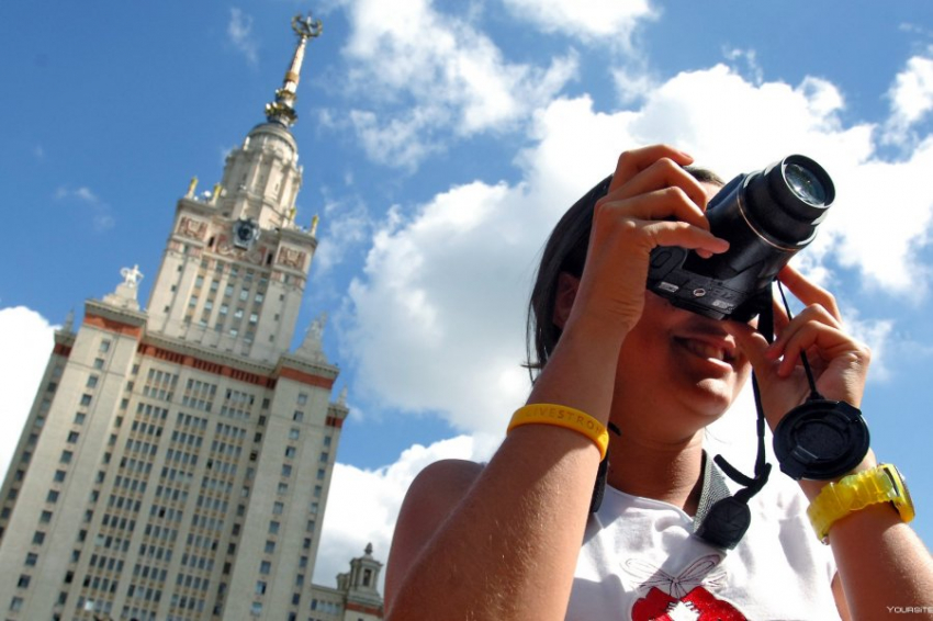 Продажи путевок по России на летний сезон в 2023 году снизились вдвое
