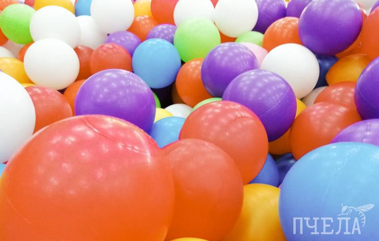 Экологи призвали не отпускать в небо воздушные шары и китайские фонарики в праздники