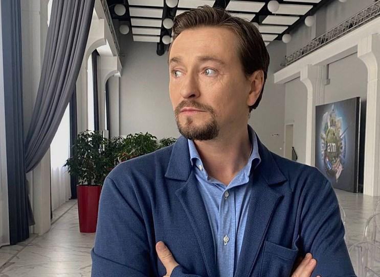 Сергей Безруков рассказал об участвовавшем в штурме Кенигсберга деде