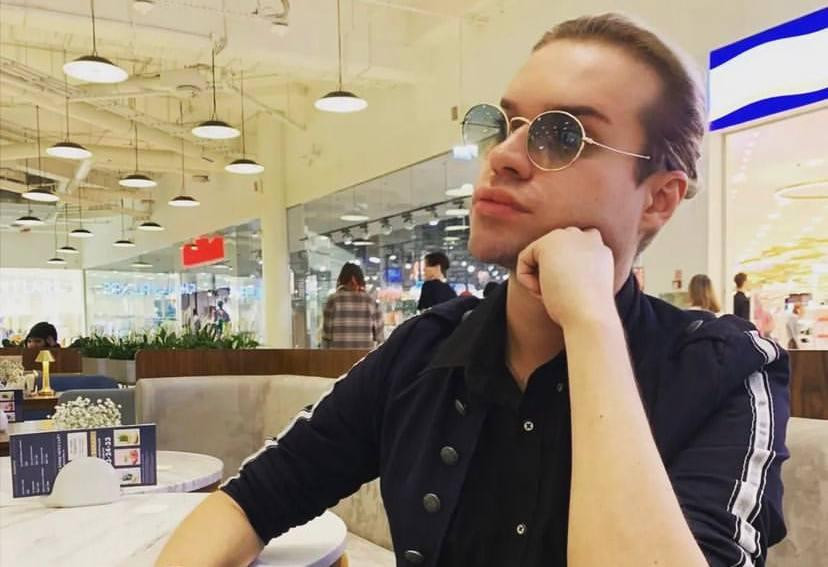Телеведущий Гоген Солнцев выразил свою нелюбовь к известному мему «Адвокат!»