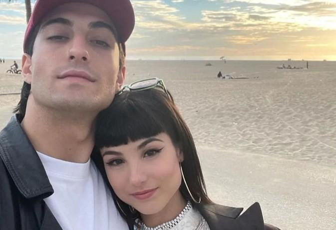 Россияне не одобрили девушку солиста группы Maneskin