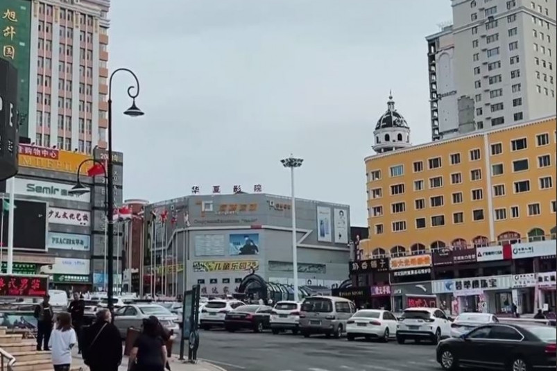 На видео показали, что сейчас происходит на улицах Суйфэньхэ
