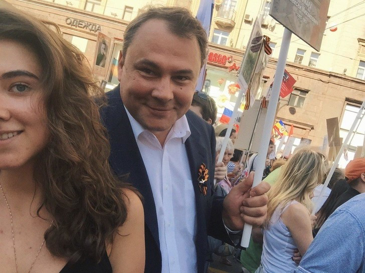 Журналист и депутат Толстой извинился за свою дочь, которая училась в США