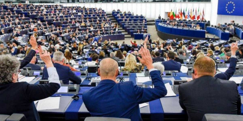 Остановить «Северный поток — 2», отключить от SWIFT: Европарламент принял резолюцию по РФ