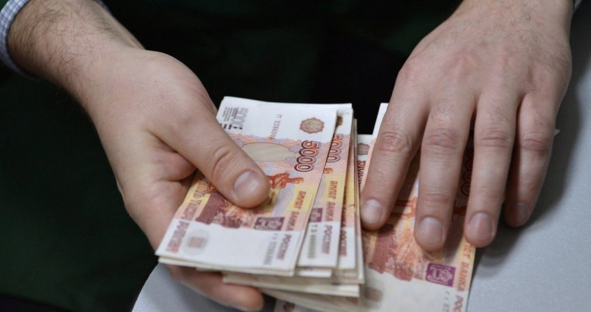 Денежные выплаты и пособия при рождении третьего ребенка: кто их может получить в 2023 году