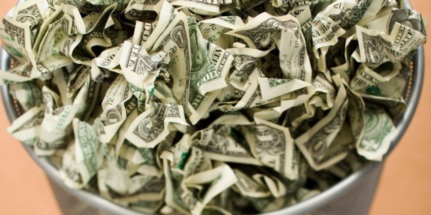 Лишний доллар: на что необходимо тратить излишки валюты