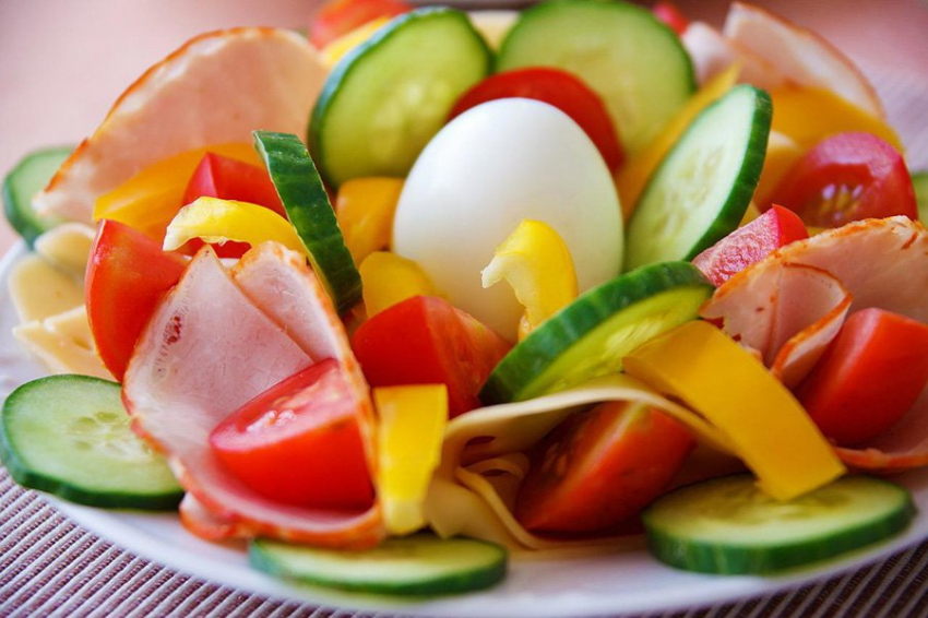 Диетолог назвала оптимальные продукты для ночного перекуса