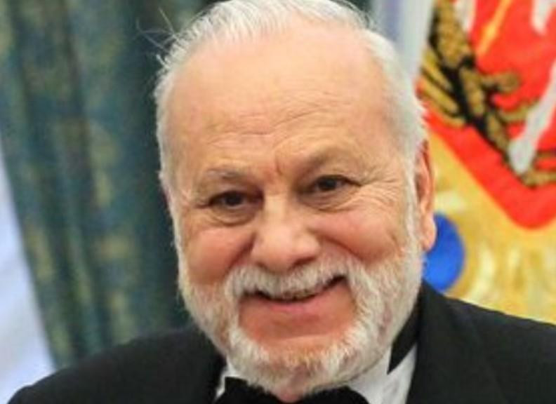 Стало известно, сколько получают домработницы и няни российских звёзд