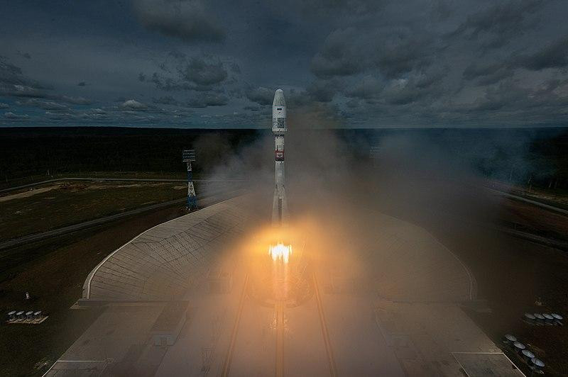 С космодрома «Восточный» стартовала ракета «Союз-2.1б», которая выведет на орбиту 42 спутника
