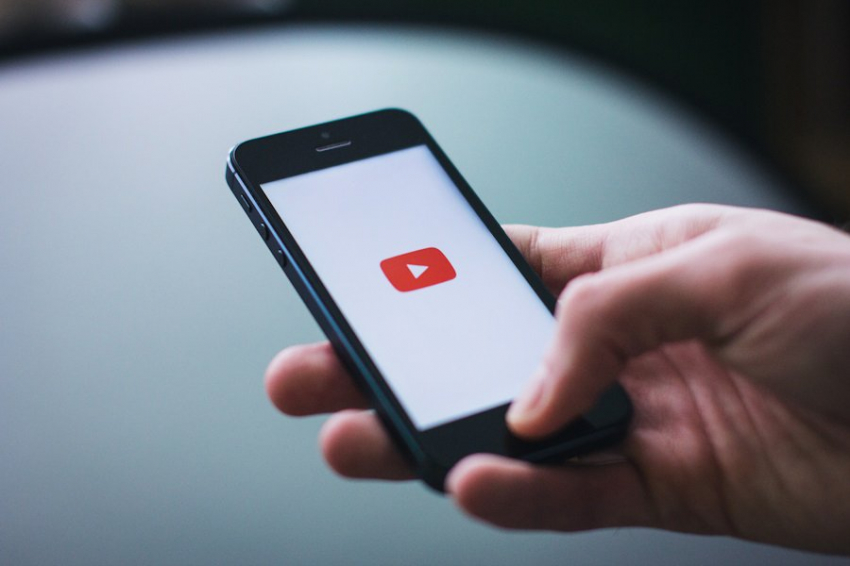 YouTube будет дублировать видео с помощью искусственного интеллекта