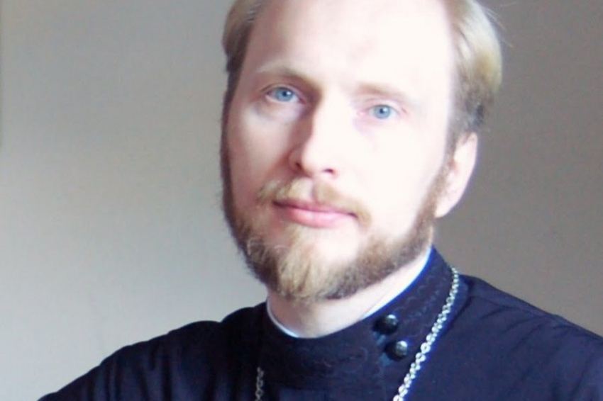 Лишенный сана из-за слова «мир» священник взят под юрисдикцию Константинополя