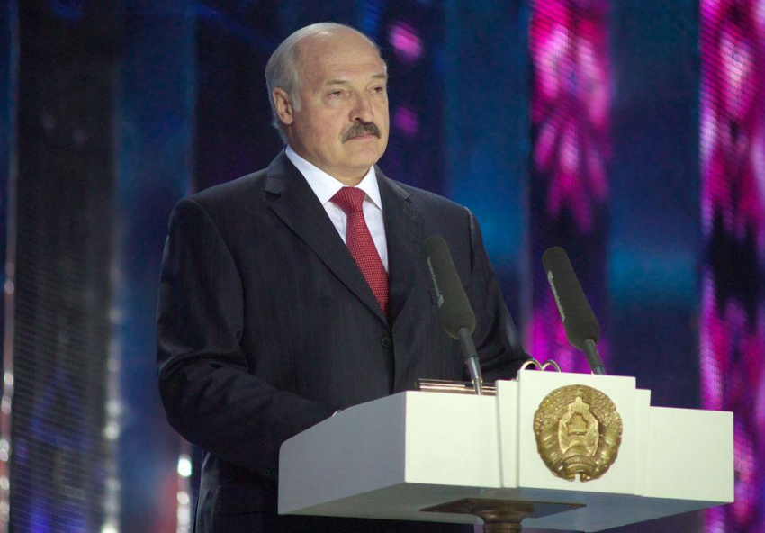 Лукашенко заявил, что западные политики «кладут голову Европы на ядерную гильотину»