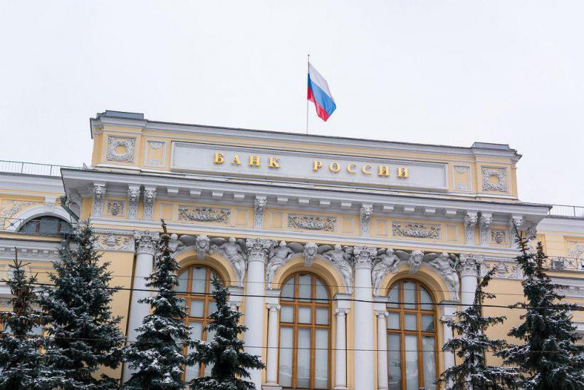 Центробанк выпустил в обращение памятную монету с Виктором Цоем