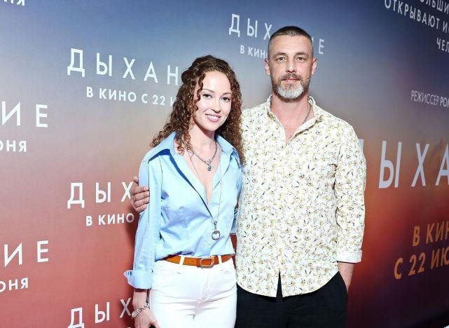 Антон Батырев сделал Анне Савельевой предложение руки и сердца