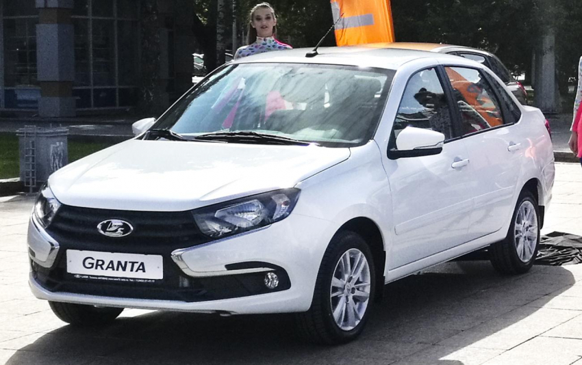 LADA Granta возглавила ТОП-5 самых доступных автомобилей в РФ на 1 июля 2023 года