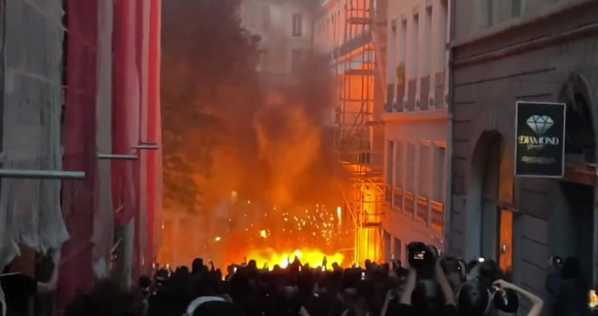 Огонь по своим: мигранты атаковали дом мэра французского города Л’Ай-ле-Роз
