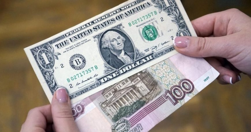 Доллар дороже 120 рублей: аналитик назвал условия скачка курса
