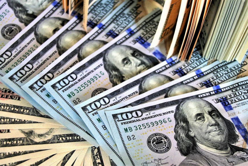 Webbankir: Россияне мечтают о курсе доллара в 54,88 рубля