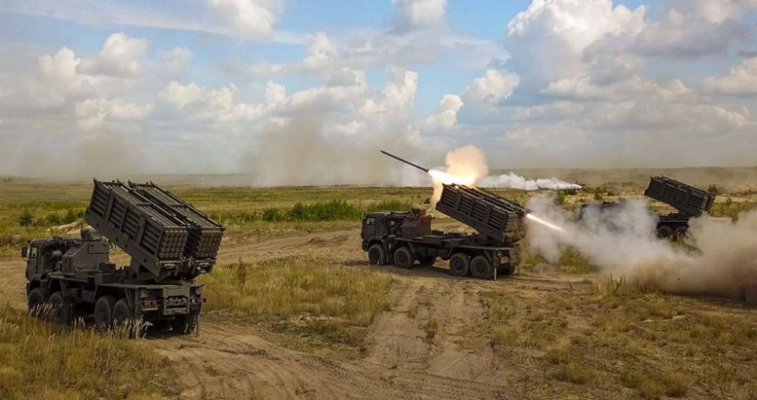 Сроки завершения военного конфликта в зоне СВО: мнения экспертов, политиков и военкоров