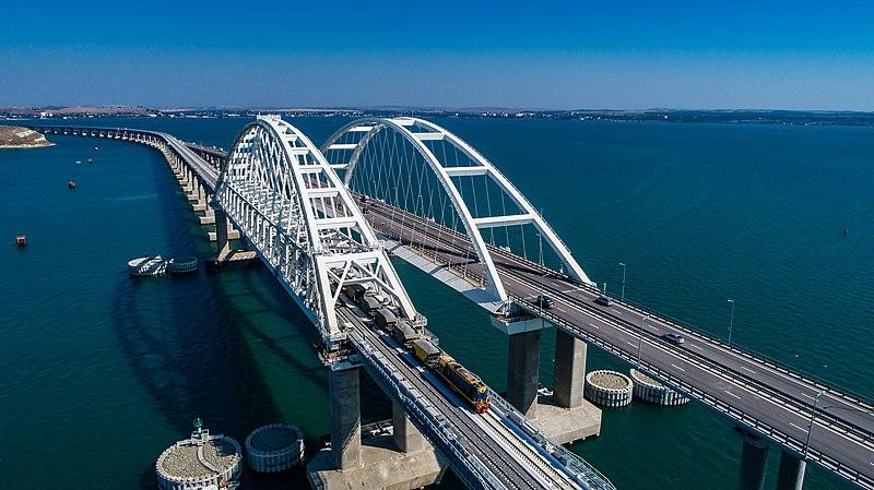 В очереди на Крымский мост со стороны Тамани стоят 290 автомобилей