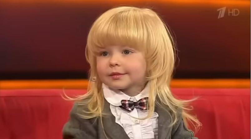 Мать звезды «Чебурашки» Евы Смирновой рассказала, что дочь не стала кормильцем в семье