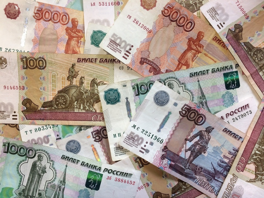 Курс евро превысил отметку 106 рублей на Московской бирже