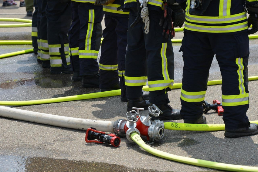 Bild: В Германии водитель потушил пожар в машине с помощью 8 бутылок пива