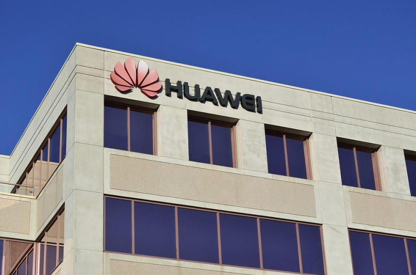 Huawei Mate 60 с логотипом камеры X-IMAGE замечен на живых фото