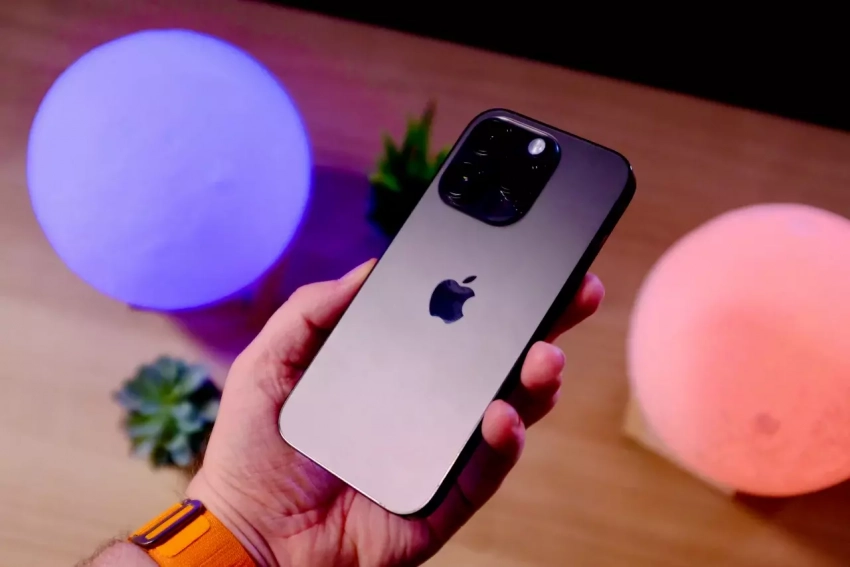 Эксперт Эльдар Муртазин допускает подорожание iPhone по итогам года в России на 20%