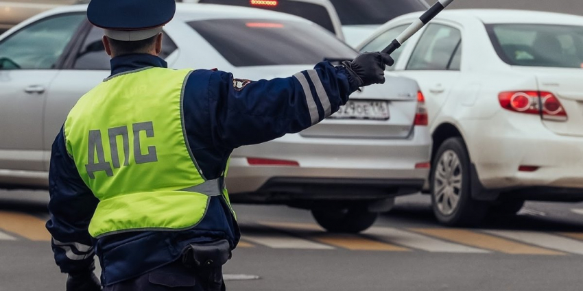 В России вступил в силу запрет на установку гаджетов на лобовое стекло