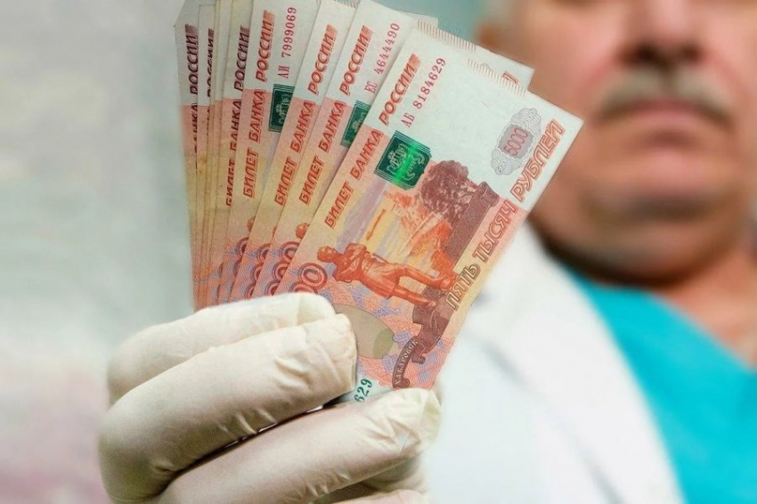 Средняя зарплата врачей в Санкт-Петербурге составила 140 тысяч рублей