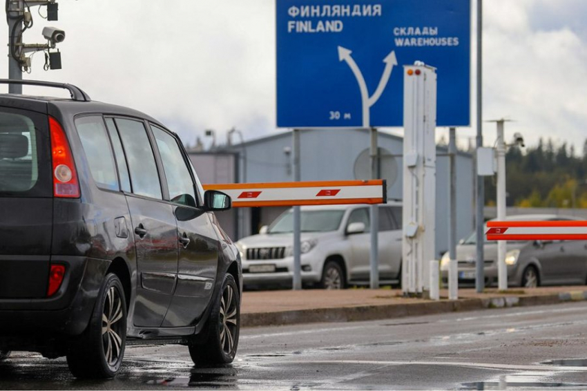 Запрет на въезд авто РФ в Финляндию обрушил трафик на границе на 77%