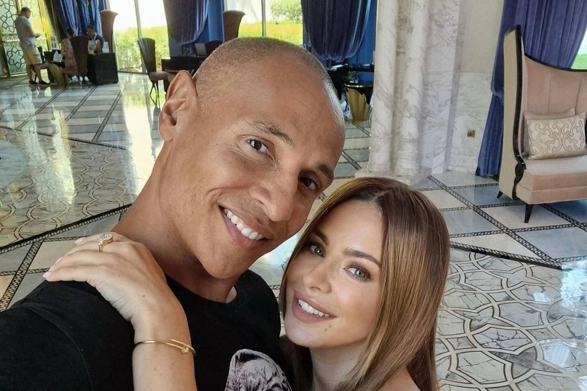 Ани Лорак впервые вышла в свет с возлюбленным из Испании Исааком Виджраку