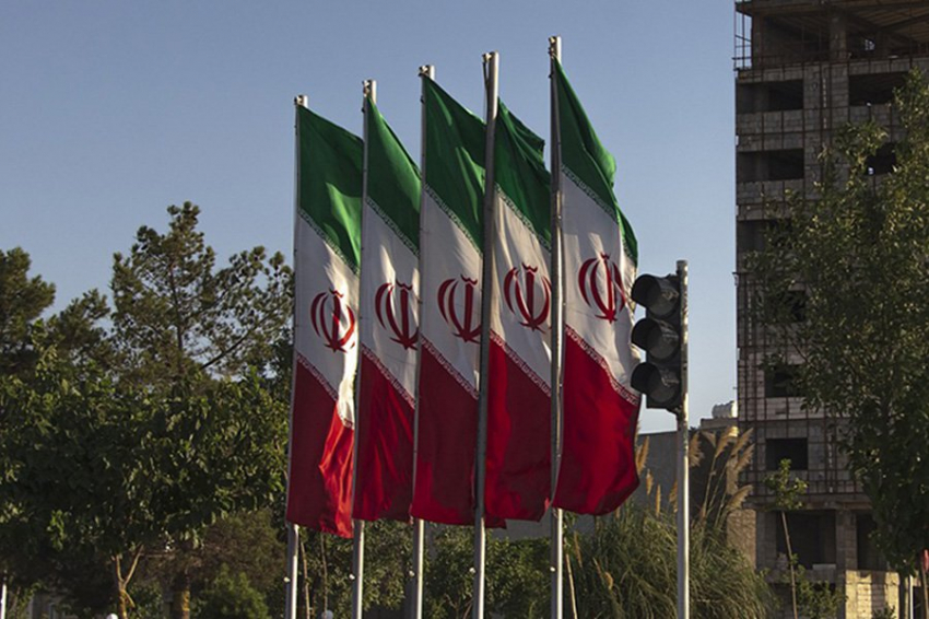 Иран оказался в пылающем кольце войны