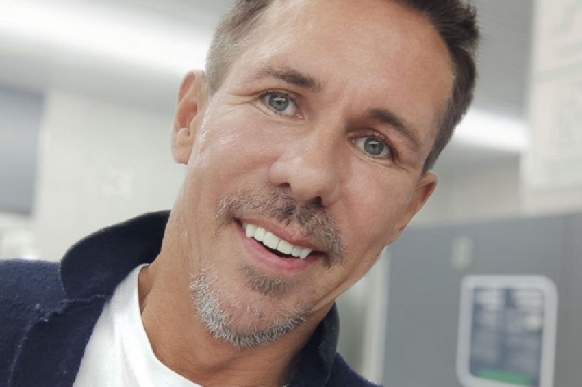 «Выходи за меня замуж»: Панин шокировал публику неожиданным преображением — свадебное платье, фата, чулки