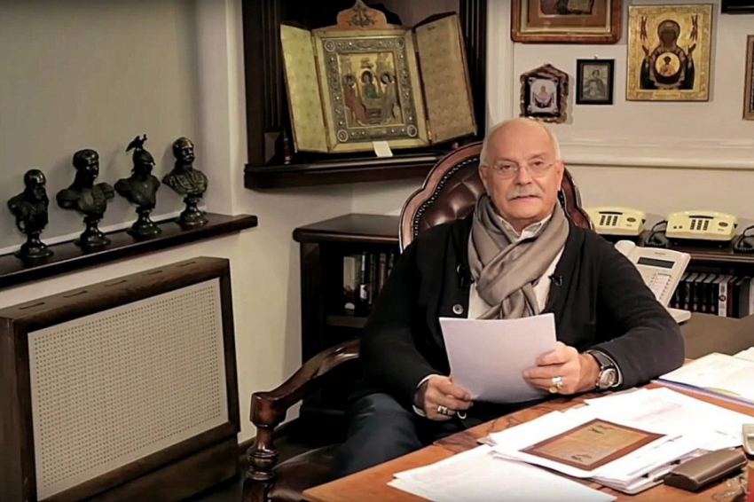 Собчак признала, что Михалков лично показал Путину видео с «голой» вечеринки Ивлеевой