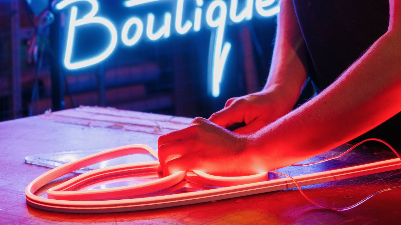 Изготовление неоновых. Неоновая вывеска наружная. Гибкий неон вывеска. Покраска вывесок из оргстекла. Неоновая вывеска уличная.