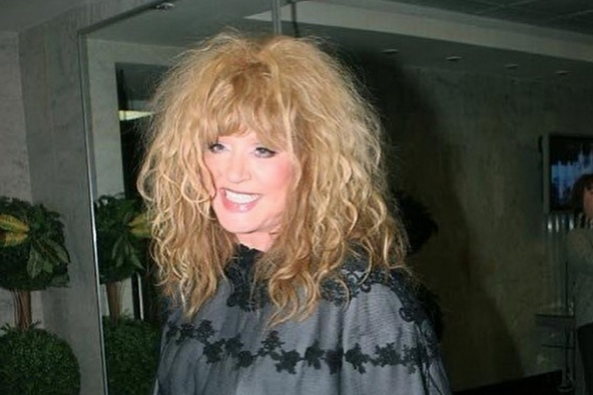 Дозорный у окна: кто оберегает покой Пугачевой и ее семьи