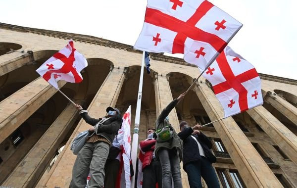 В Тбилиси начались задержания на митинге против закона об иноагентах