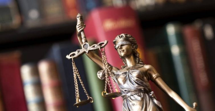 День адвоката в России 31 мая 2024: короткие прикольные смс-поздравления для близких и коллег