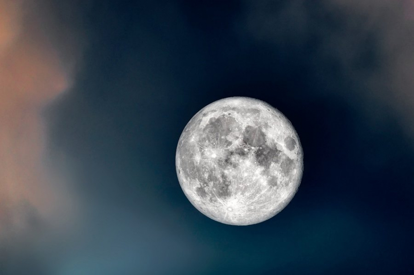 The Astronomical: оптимальным местом для лунной базы является Южный полюс