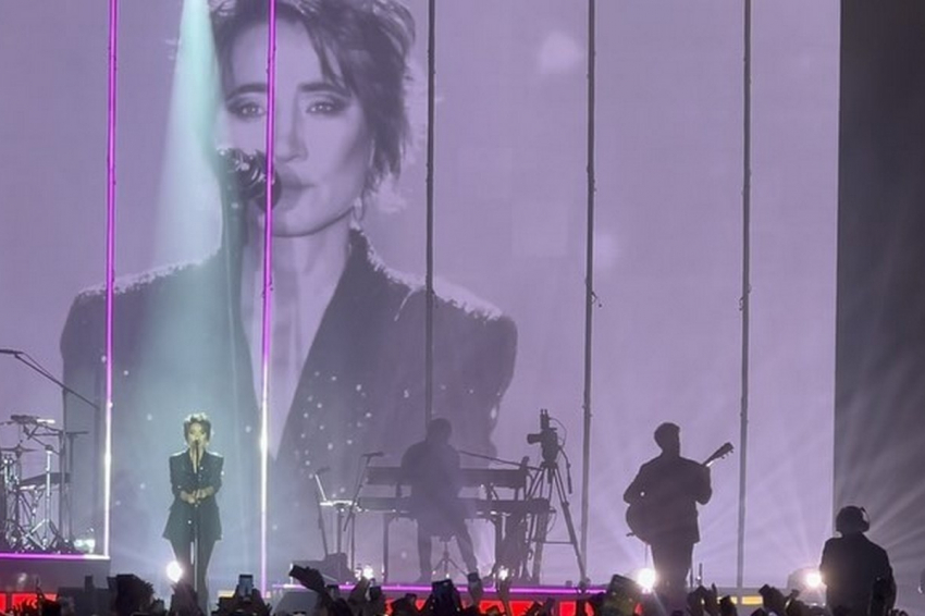 Фото с вернувшейся в Россию певицей Земфирой оказалось фейковым