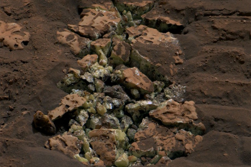Марсоход Curiosity неожиданно обнаружил элементарную серу в марсианском камне