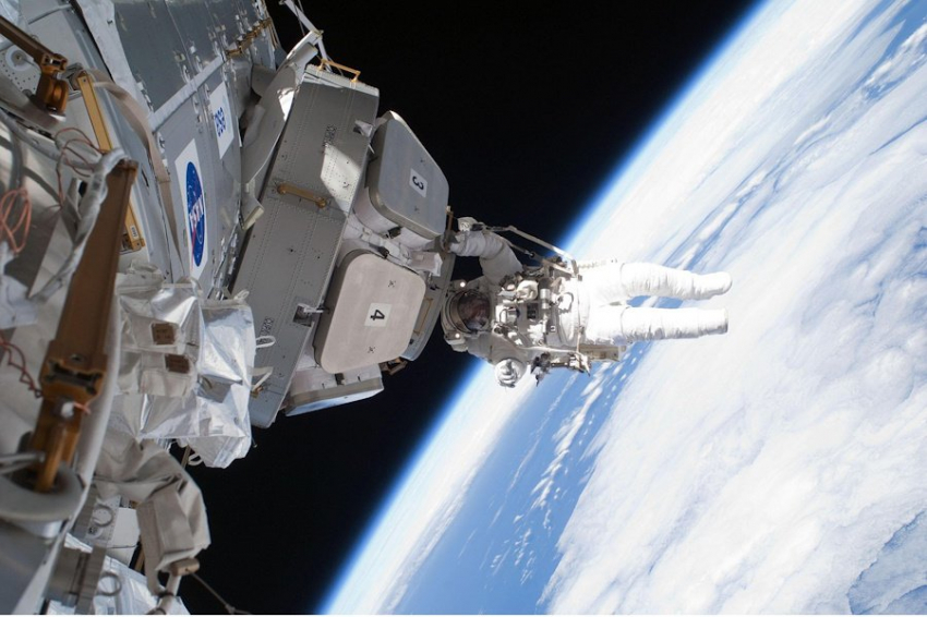 SpaceX и NASA разрабатывают аппарат для контролируемого уничтожения МКС