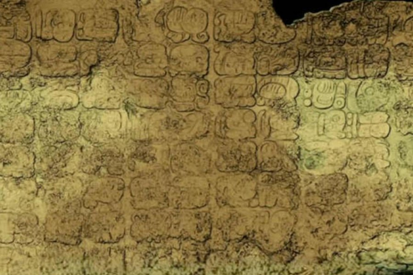 В Мексике обнаружили гигантскую каменную панель с именем неизвестного царя майя
