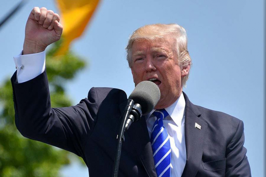 Трамп заявил, что Израилю стоит ударить по ядерным объектам Ирана