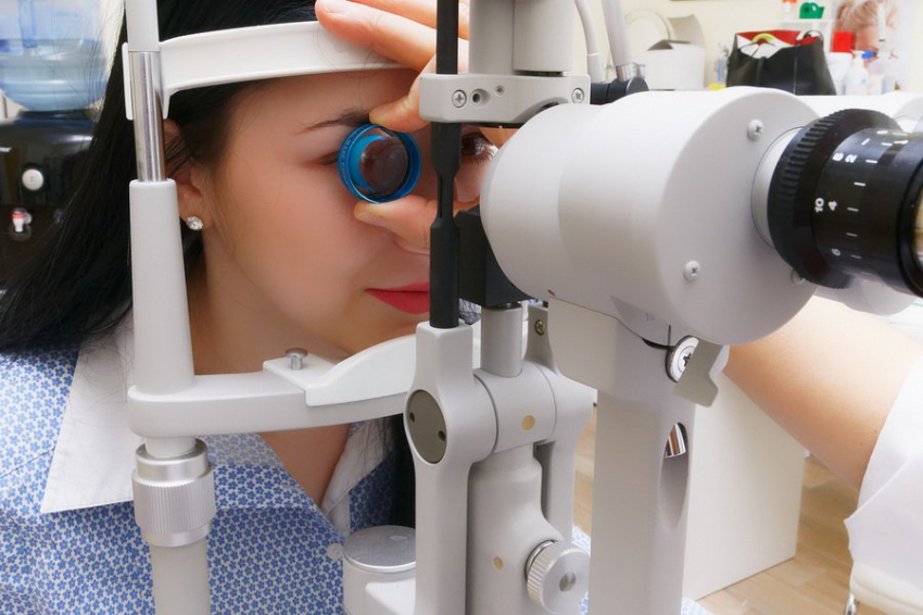 ELife: микродвижения глаз способствуют улучшению зрения