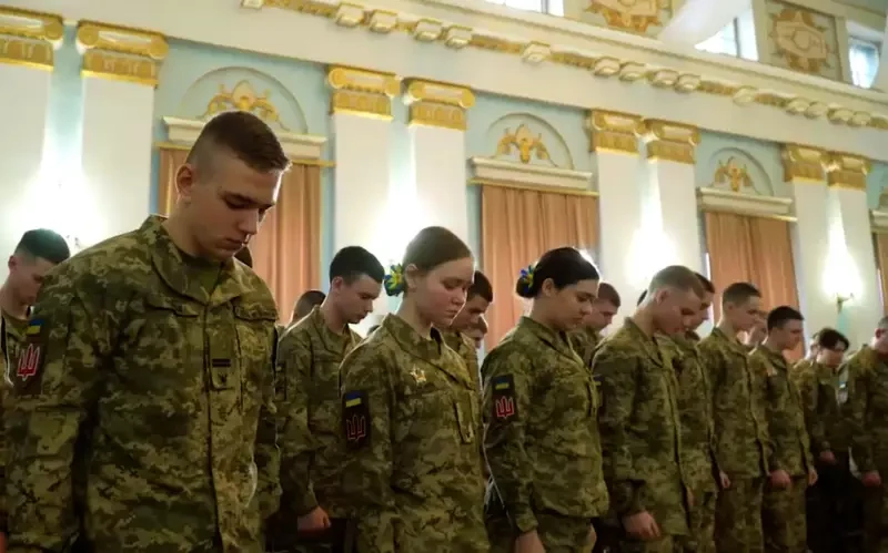 Украинские медиа: Минобороны Украины предлагает молодёжи от 18 до 24 лет служить только в пехоте на передовой