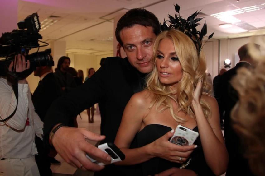 Уехавшая от мужа Саша Савельева показала фото из роддома: "Мир жесток и в нем нет справедливости"