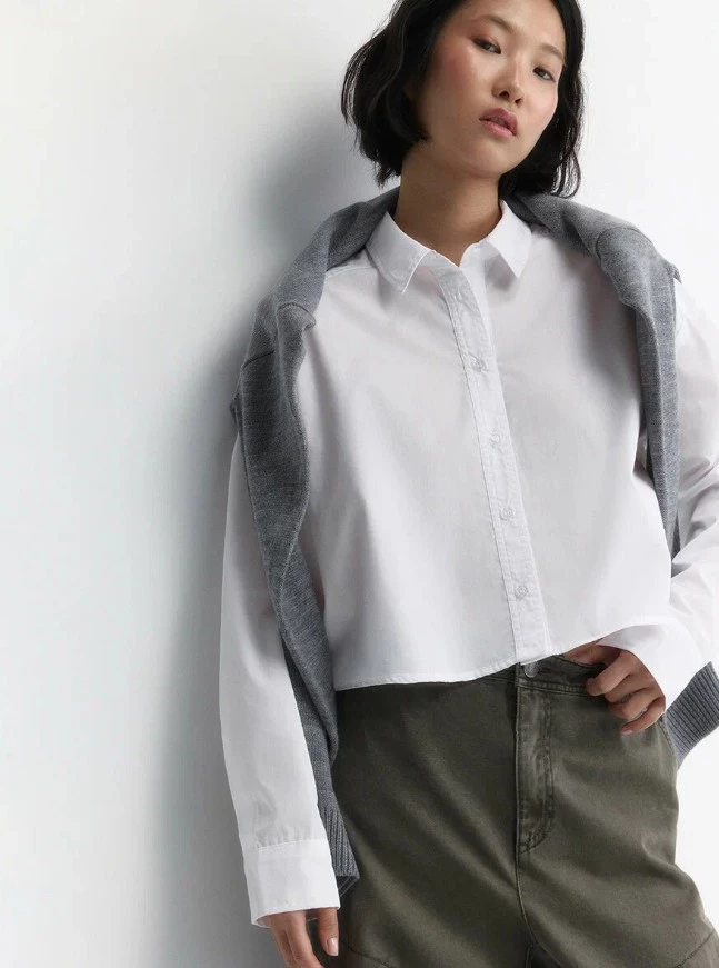 Белая блузка, которая спасёт любой образ: топ лучших моделей